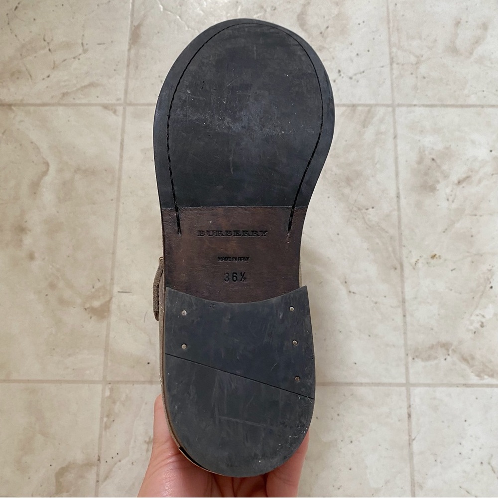 $895 Burberry Made in Italy Grey Suede Cut Out Buckle Moto Ankle Boots Size 6.5 - Picture 15 of 16
